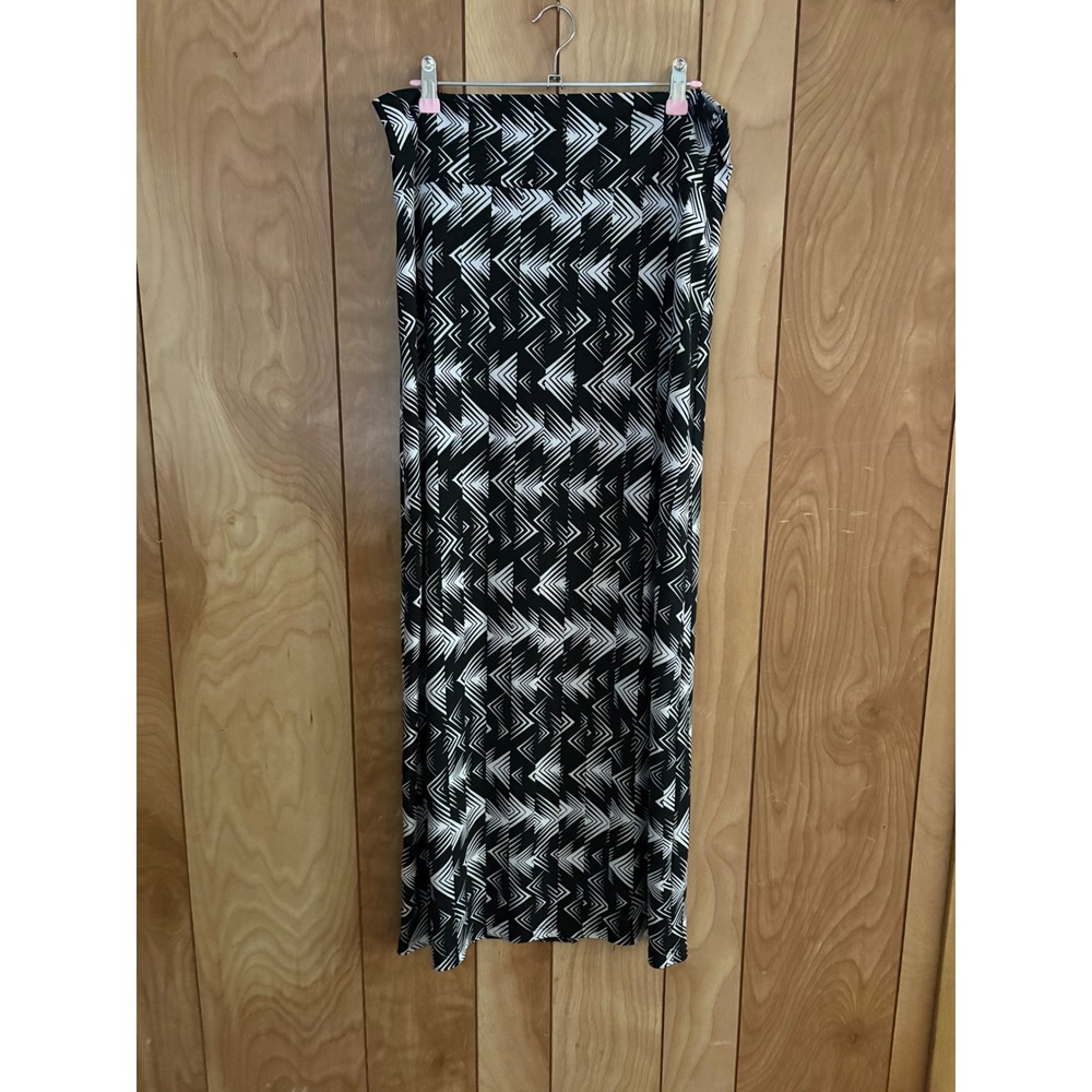 Charlotte Russe Womens XL Black White Geometric Chevron Print Maxi Skirt XL‎